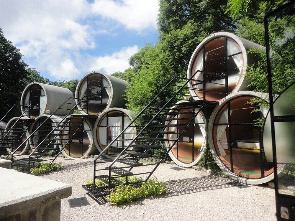 Como é passar a noite dentro de um tubo de concreto? Tubohotel