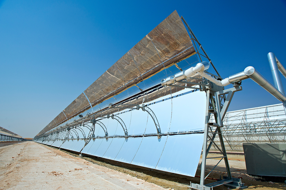 A maior usina solar do mundo fica em um país abundante em petróleo Usina Shams Power em Abu Dhabi