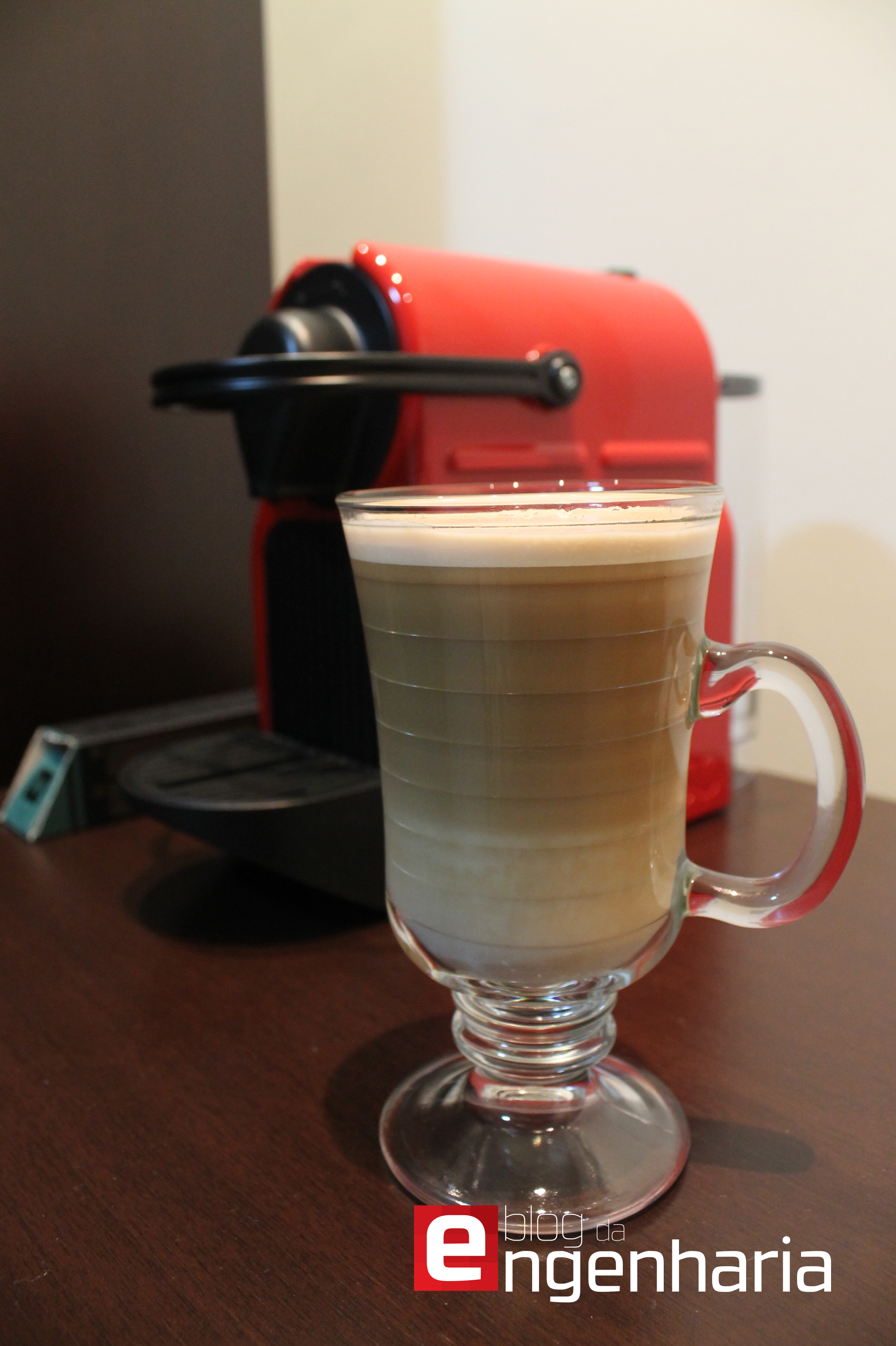 Café com leite cremoso - um dos inúmeros drinks que dá para criar