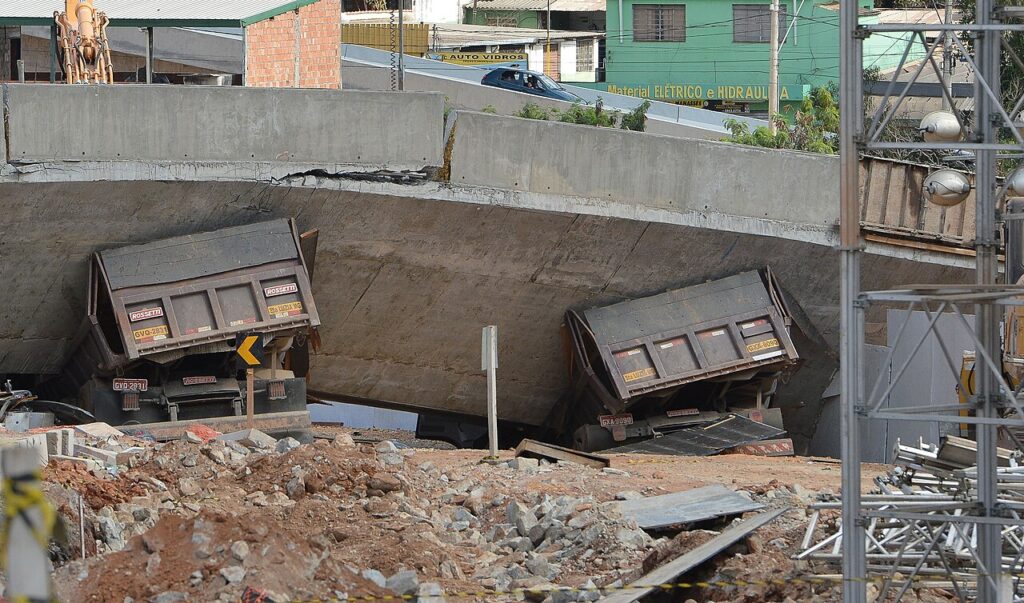 Construtora admite falha no projeto do viaduto que caiu em BH viaduto Guararapes
