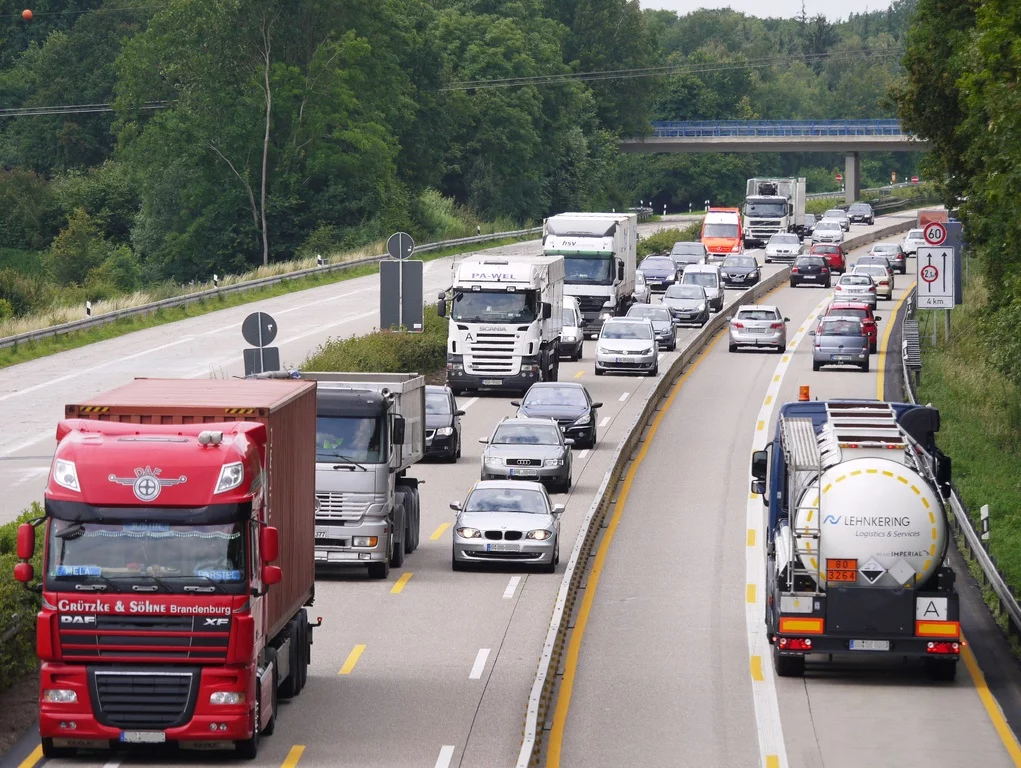 O Papel Vital da Engenharia de Estradas e Transportes no Mundo em Movimento Engenharia de Estradas e Transportes