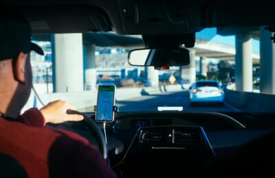 Montadora desenvolve aplicativo para concorrer com o Uber