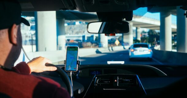Montadora desenvolve aplicativo para concorrer com o Uber