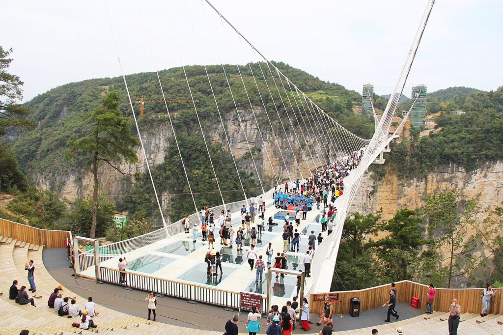 Zhangjiajie: A incrível ponte de vidro chinesa que desafia a altura ponte de vidro Zhangjiajie
