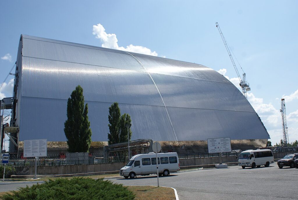 30 anos após o desastre, Chernobyl ganha novo sarcófago de proteção Chernobyl