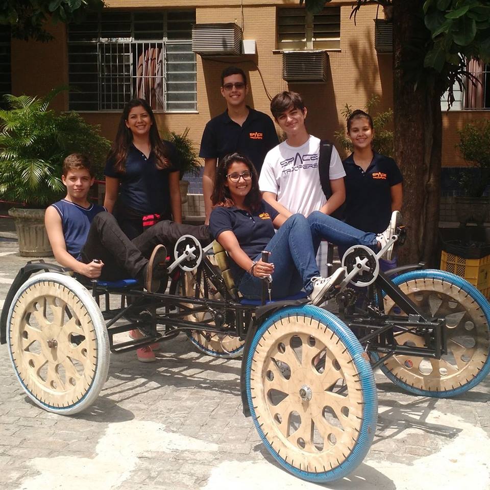 Estudantes cariocas são os primeiros brasileiros a participar de competição da NASA (e pedem sua ajuda para chegar lá)
