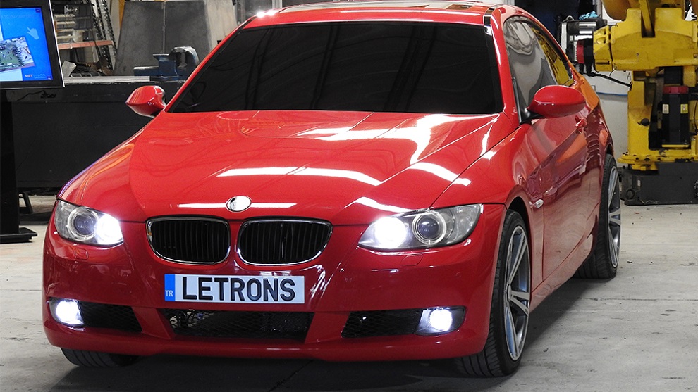Empresa cria BMW que vira um Transformer em apenas 30 segundos