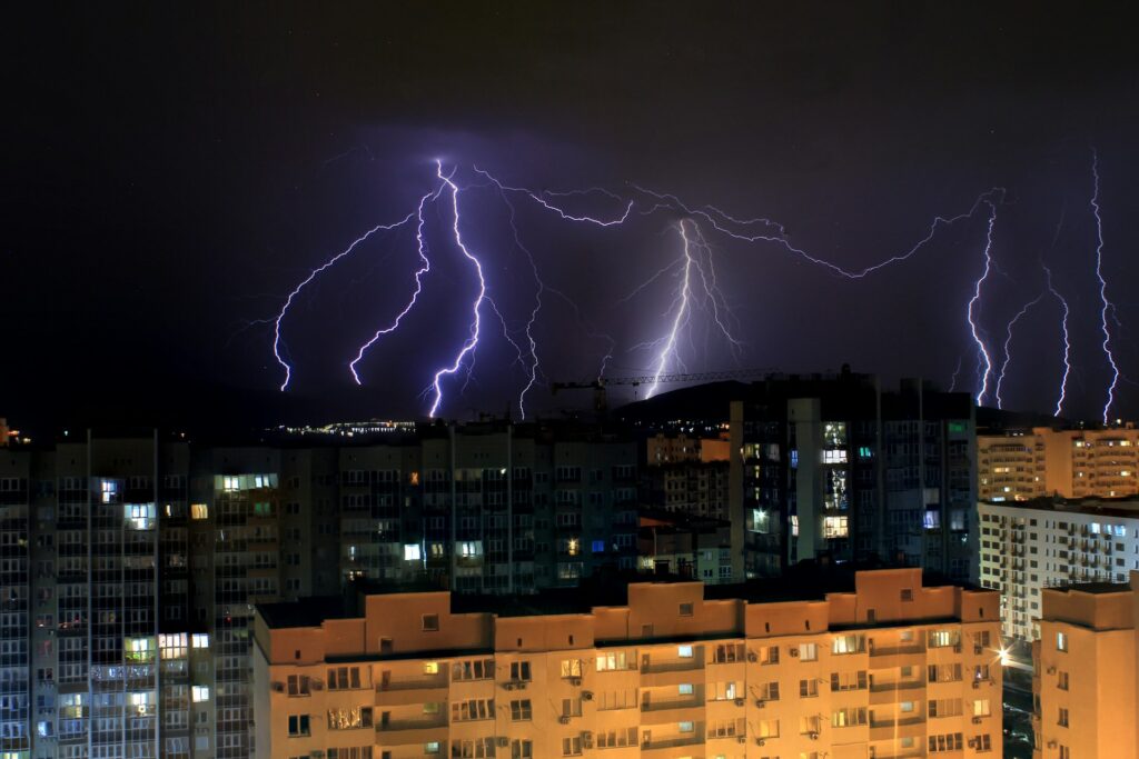 Como proteger os edifícios dos raios e qual a importância disso para raios