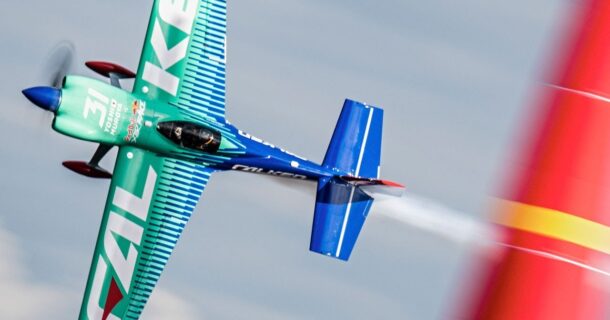Engenheiros brasileiros conquistam título mundial de corrida de aviões