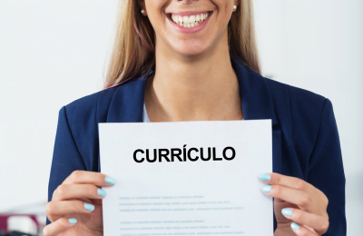 Por que você deve ter um currículo falso?