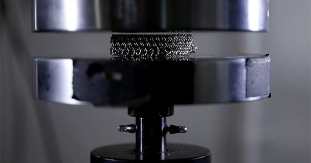 Boeing ajuda desenvolver material metálico composto 99,9% de ar