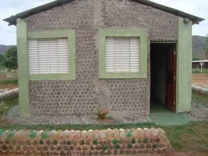 Inovação e sustentabilidade: como as garrafas PET estão servindo de insumo para a construção civil