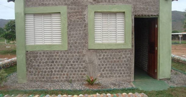 Inovação e sustentabilidade: como as garrafas PET estão servindo de insumo para a construção civil