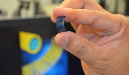 Bateria carrega o celular em segundos e mantém a carga por até uma semana