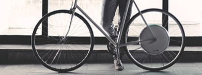 Roda transforma bicicleta normal em elétrica