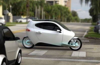 Mistura de moto e carro anda 320 km com uma carga de bateria