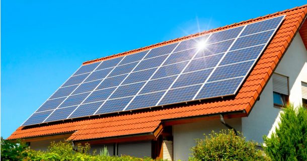 Geração doméstica de energia solar fica menos burocrática e pode ser "vendida" Geração doméstica de energia solar fica menos burocrática e pode ser "vendida"