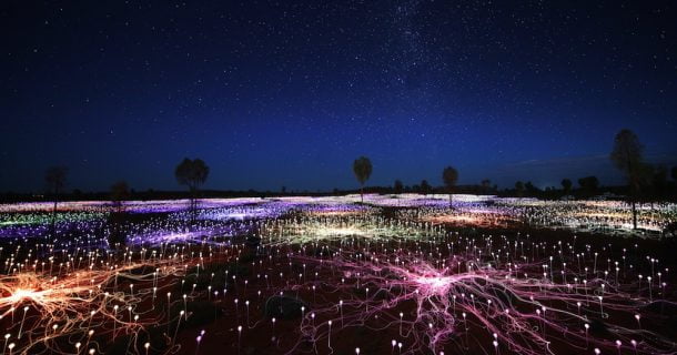 Imagina um deserto iluminado por 50 mil lâmpadas?