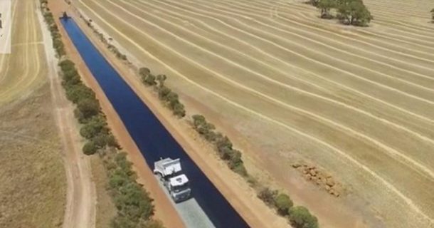 Vídeo de pavimentação de estrada rende fama a pequeno condado australiano