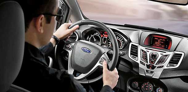 Carros da Ford terão sistema que conta piadas, dá conselhos e lembra aniversários aos motoristas