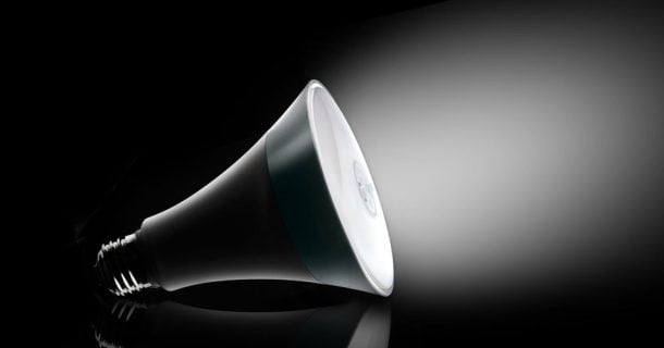 Lâmpada inteligente reproduz a sensação de luz natural (e promete melhorar a sua qualidade de vida)