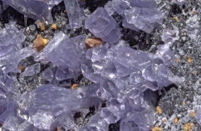 Pesquisadores descobriram um cristal capaz de transformar luz solar em eletricidade