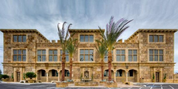 O maior prédio feito de garrafas do mundo