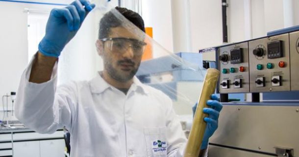 França bane o uso de copos e pratos de plástico