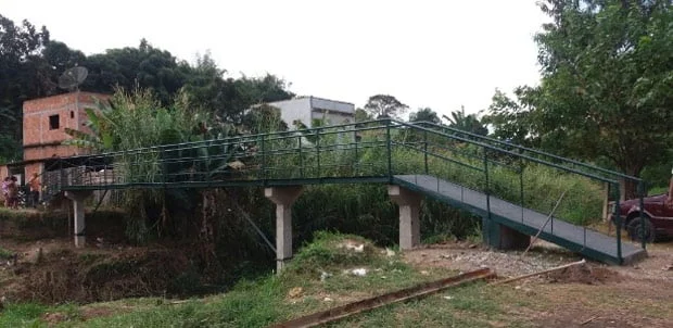 Moradores constroem com R$ 5 mil ponte orçada em R$ 270 mil no Rio de Janeiro