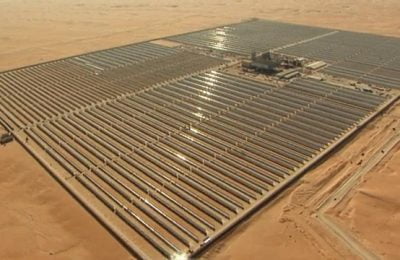 A maior usina solar do mundo fica em um país abundante em petróleo