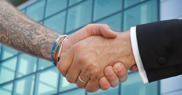 Tatuagem no trabalho: pode ou não pode?