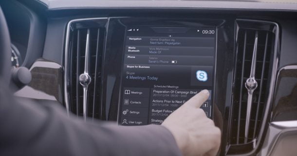 Montadora integra Skype ao carro para as pessoas participarem de reuniões enquanto dirigem