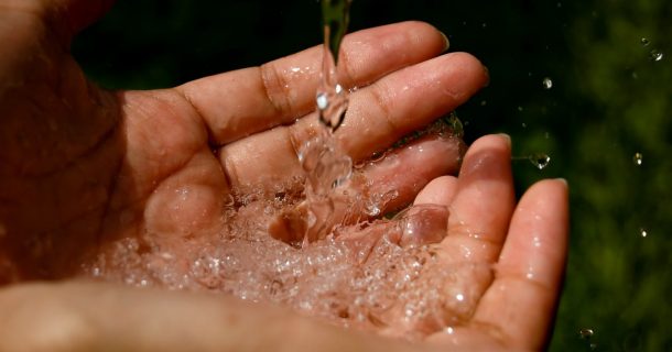 Solução para a escassez da água? Conheça a dessalinização a partir do uso do grafeno Solução para a escassez da água? Conheça a dessalinização a partir do uso do grafeno
