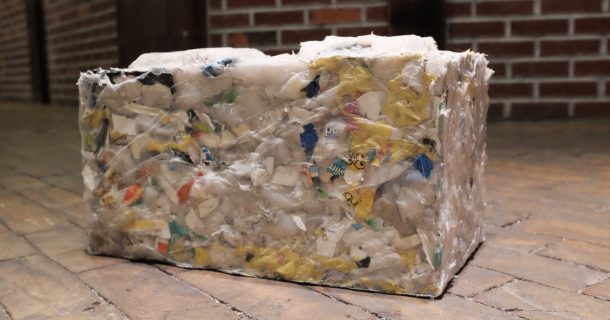 Conheça o tijolo ecológico RePlast, produzido com plástico retirado dos oceanos Replast tijolo ecológico
