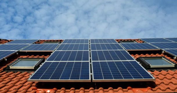 Saiba quais fatores determinam a eficiência de um painel solar