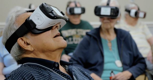 Casas de repouso podem implementar atividades de realidade virtual com idosos