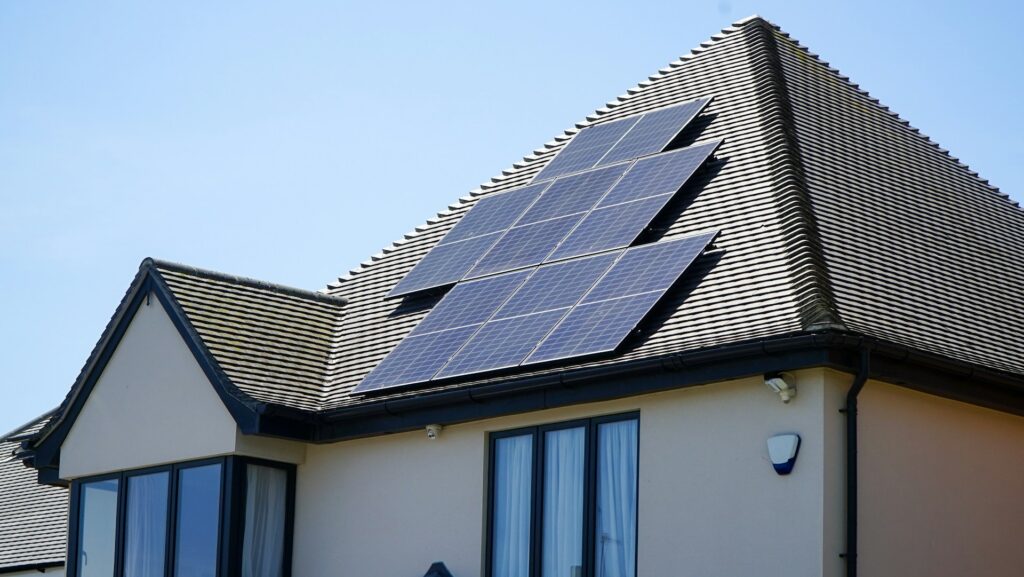 Usando energia solar para reduzir a conta de luz Usando energia solar para reduzir a conta de luz