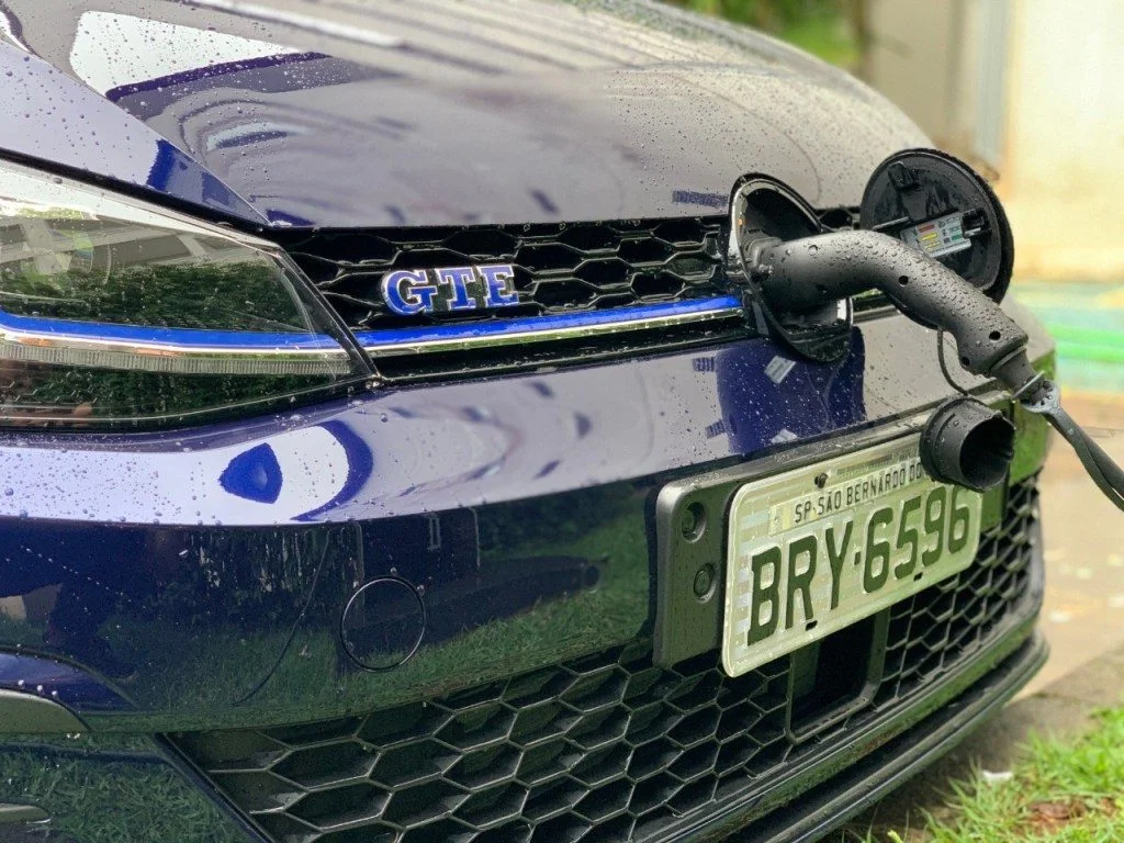 recarga de carros elétricos e híbridos
