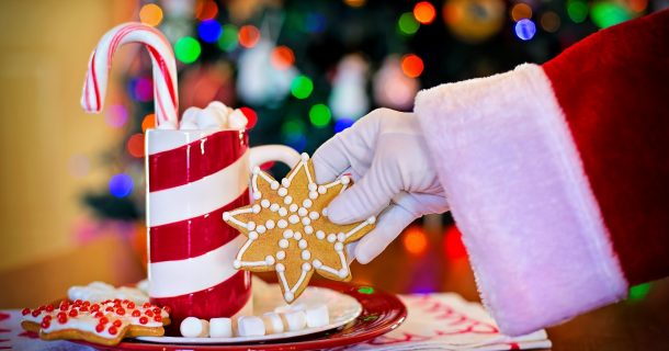 imagem ilustrativa de Natal, com vela vermelha e branca