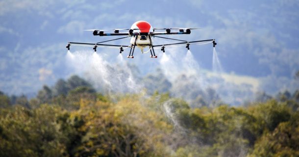 Uso de drones na aplicação de produtos na agricultura cresce no Brasil