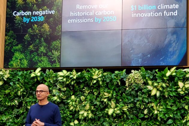 O CEO da Microsoft, Satya Nadella, anuncia as iniciativas climáticas de longo prazo da empresa. Fonte: GeekWire