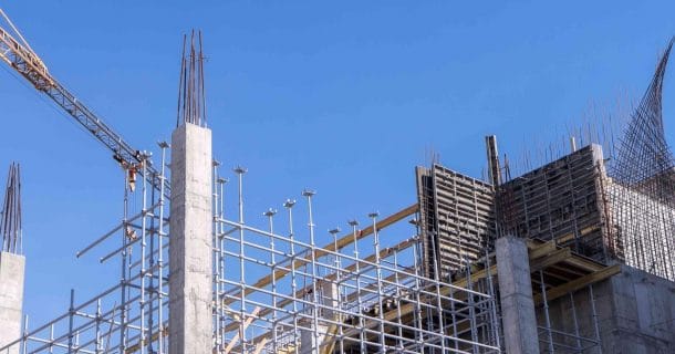 estrutura em obra representando trabalho do engenheiro estrutural
