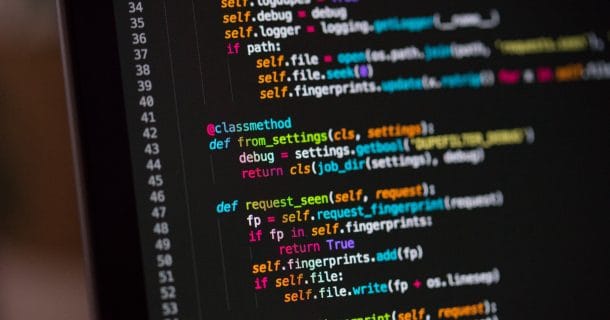 tela de computador com linhas de programação