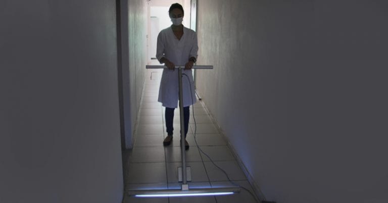 Rodo UV desinfetante projetado por pesquisadores da USP. Imagem: IFSC USP.