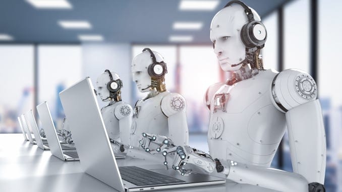 robôs digitando em computador na era da automacao