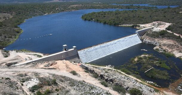 estruturas de barragens
