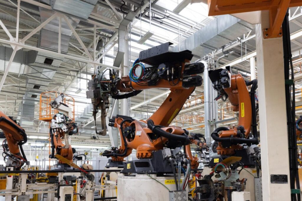 automação industrial - indústria com robôs