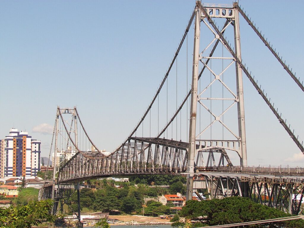 Conheça a história da Ponte Hercílio Luz, da inauguração à restauração Ponte Hercílio Luz, Florianópolis
