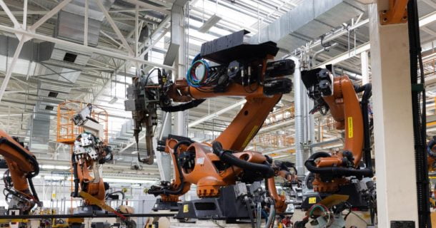 automação industrial - indústria com robôs