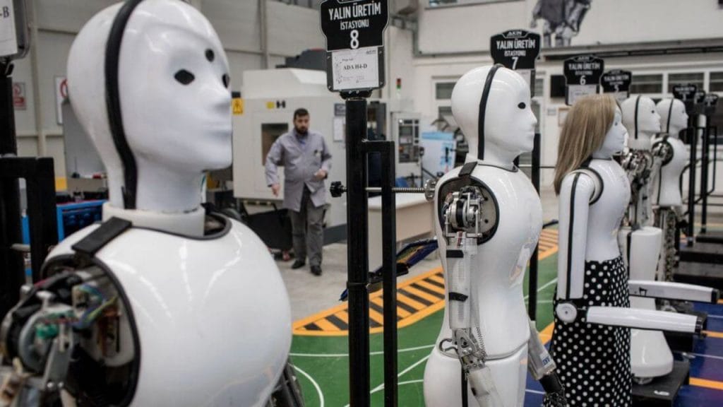 robôs em processo de construção